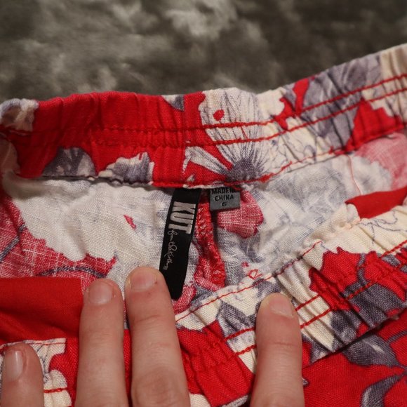 Kut from the Kloth Linen Floral Shorts - Picture 2 of 5